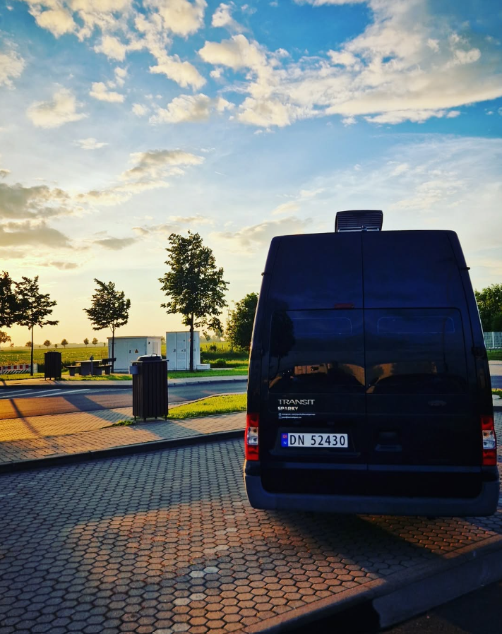 Sparky eksteriør ved solnedgang